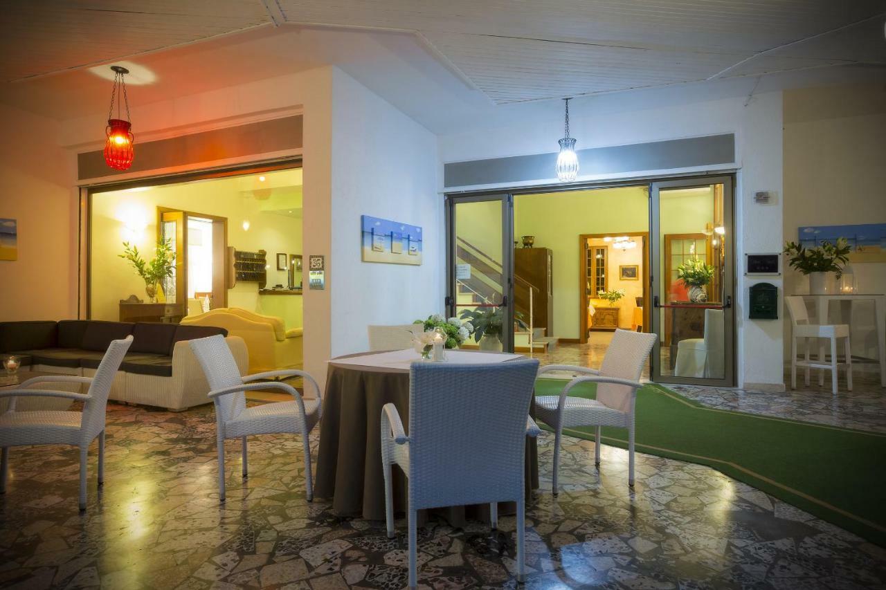 Hotel Marilu エラクレア・マーレ エクステリア 写真