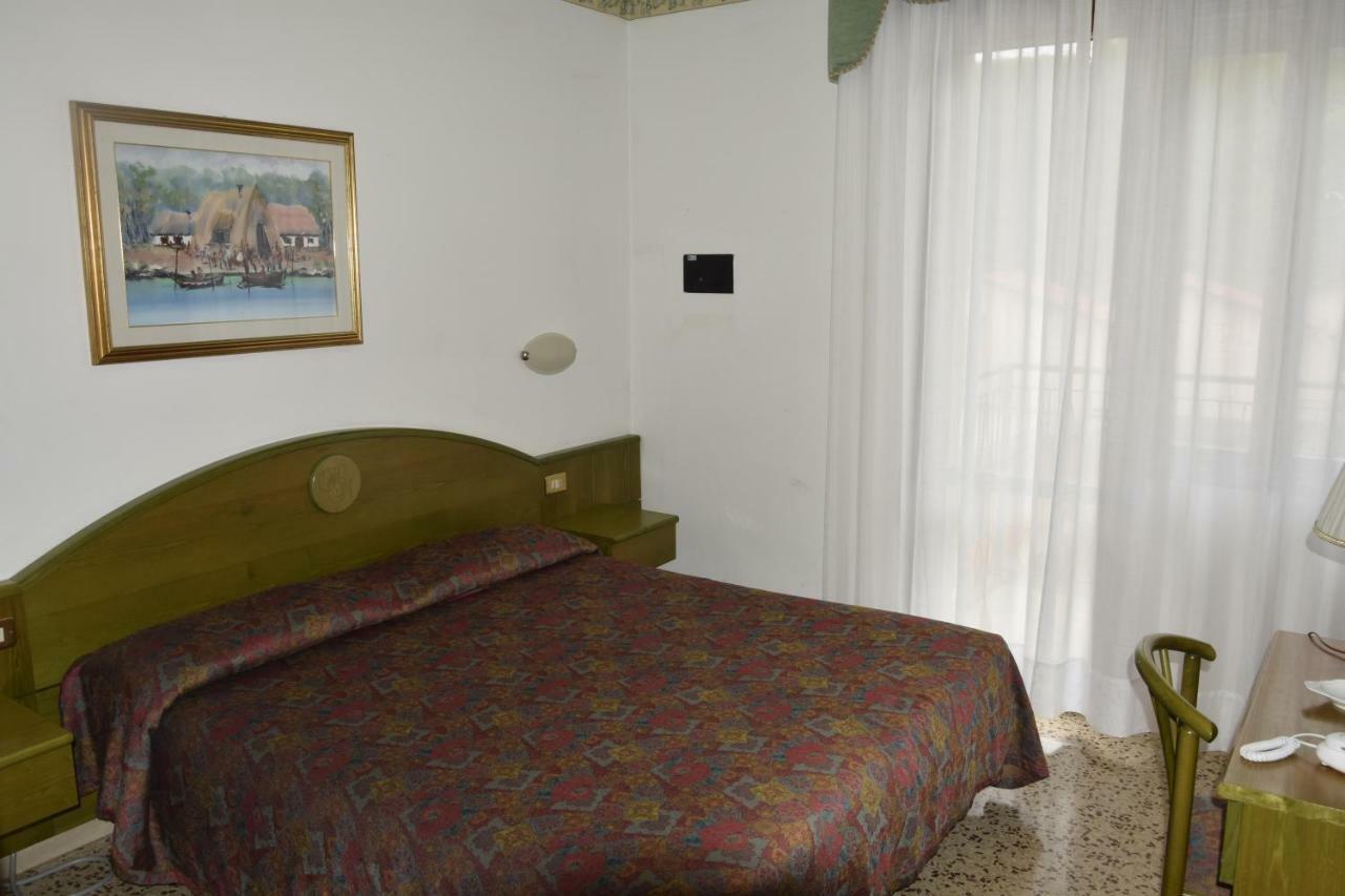 Hotel Marilu エラクレア・マーレ エクステリア 写真